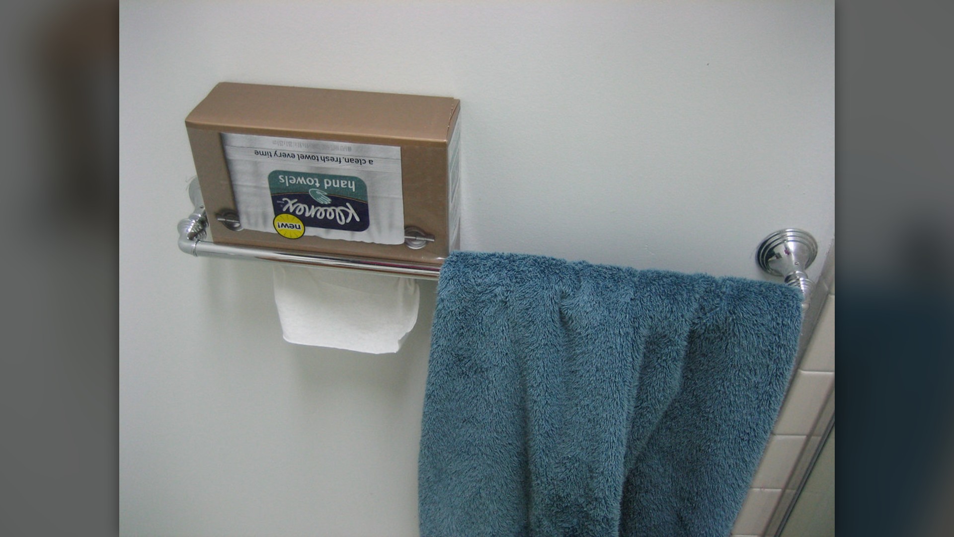 #9. Frayed Bath & Hand Towels — Replace Every 2 Years