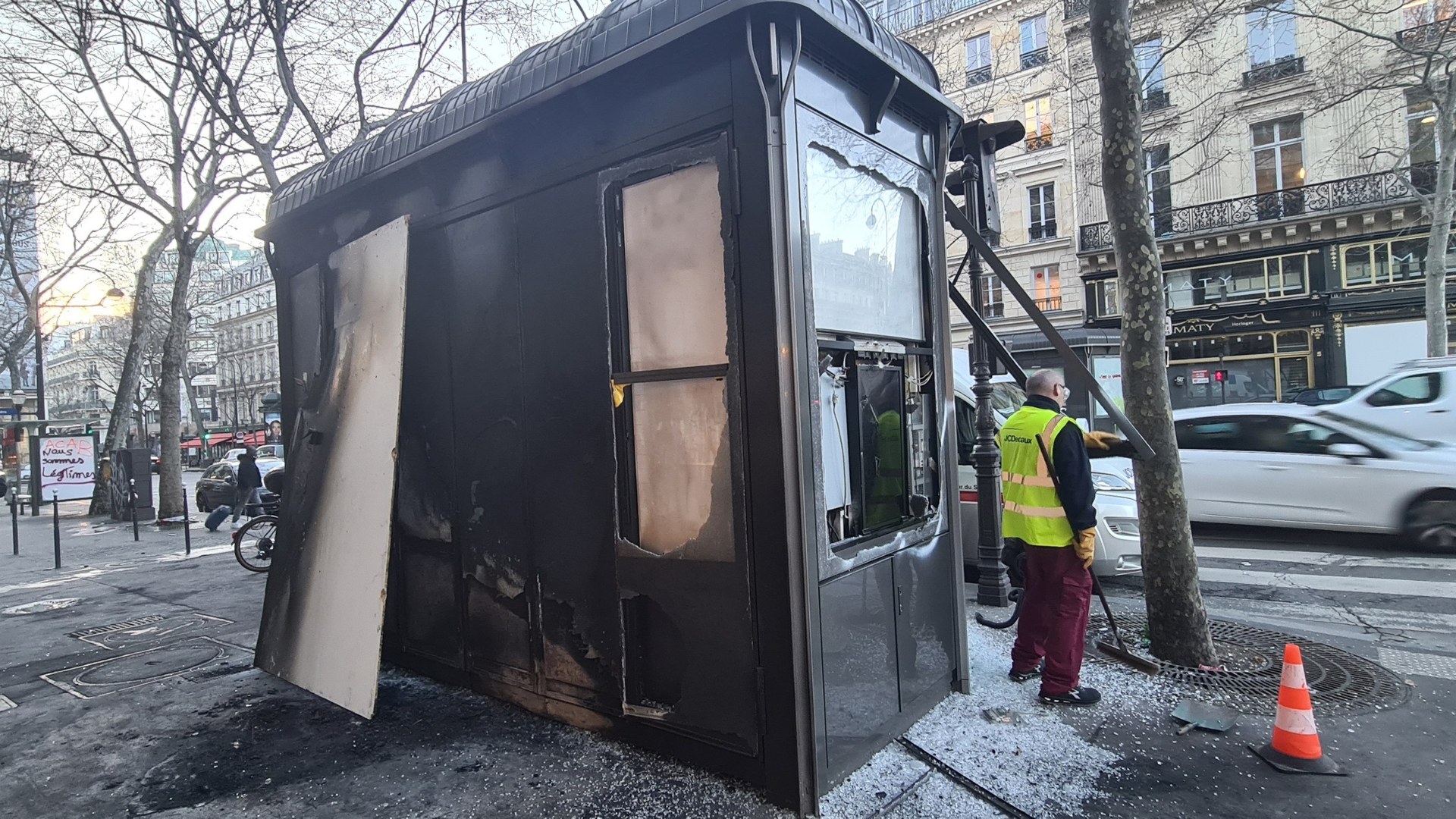 15 shocking facts about riots in France that defy belief