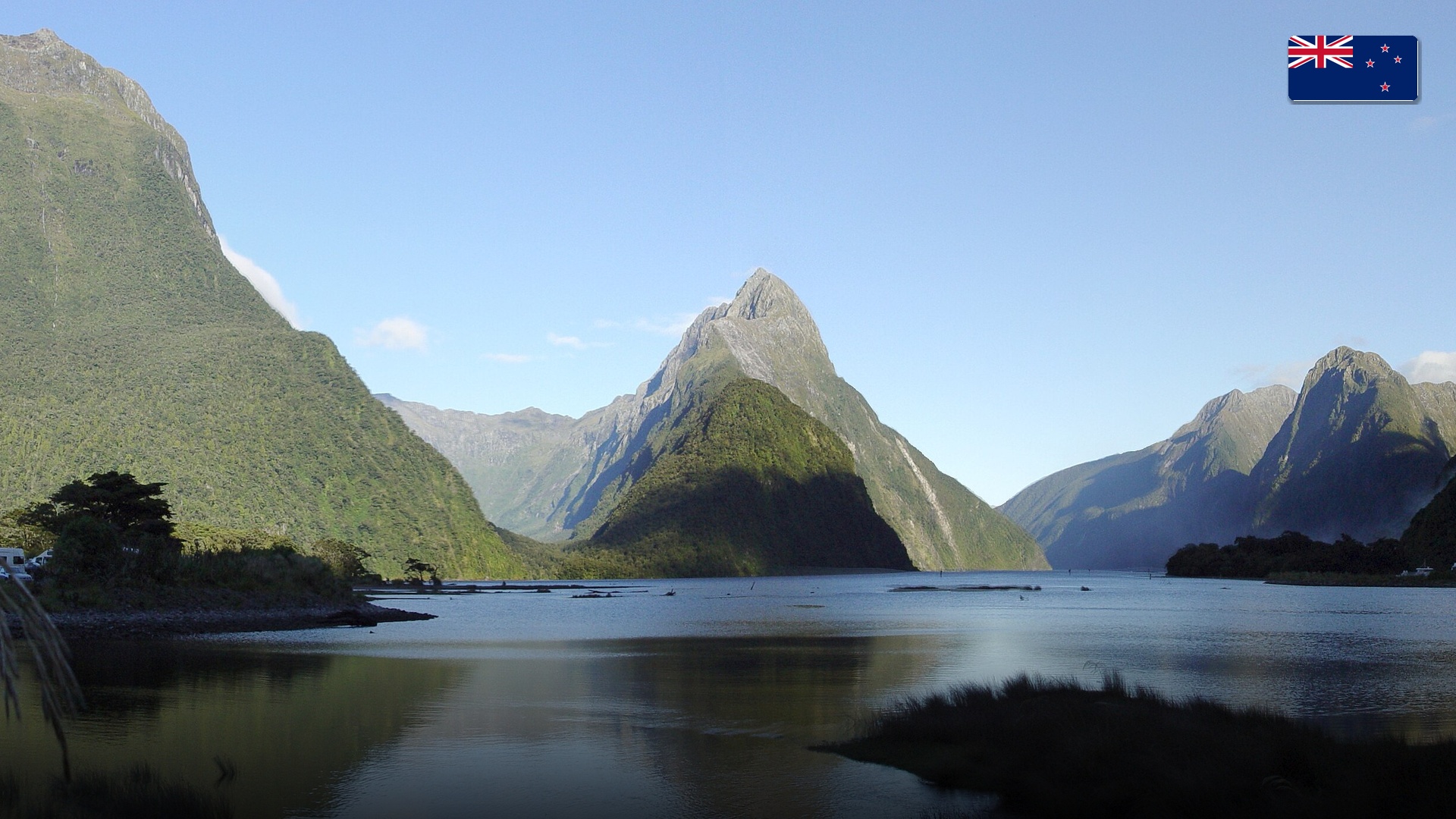 Lush rainforest fiords and soaring peaks of Milford Sound in New Zealand.