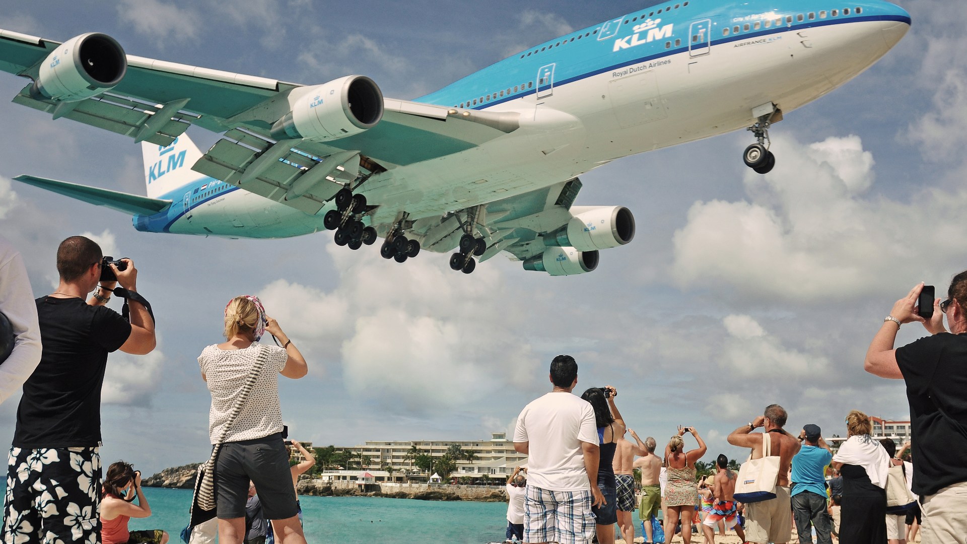 The World’s Most Stunning Airport Landings