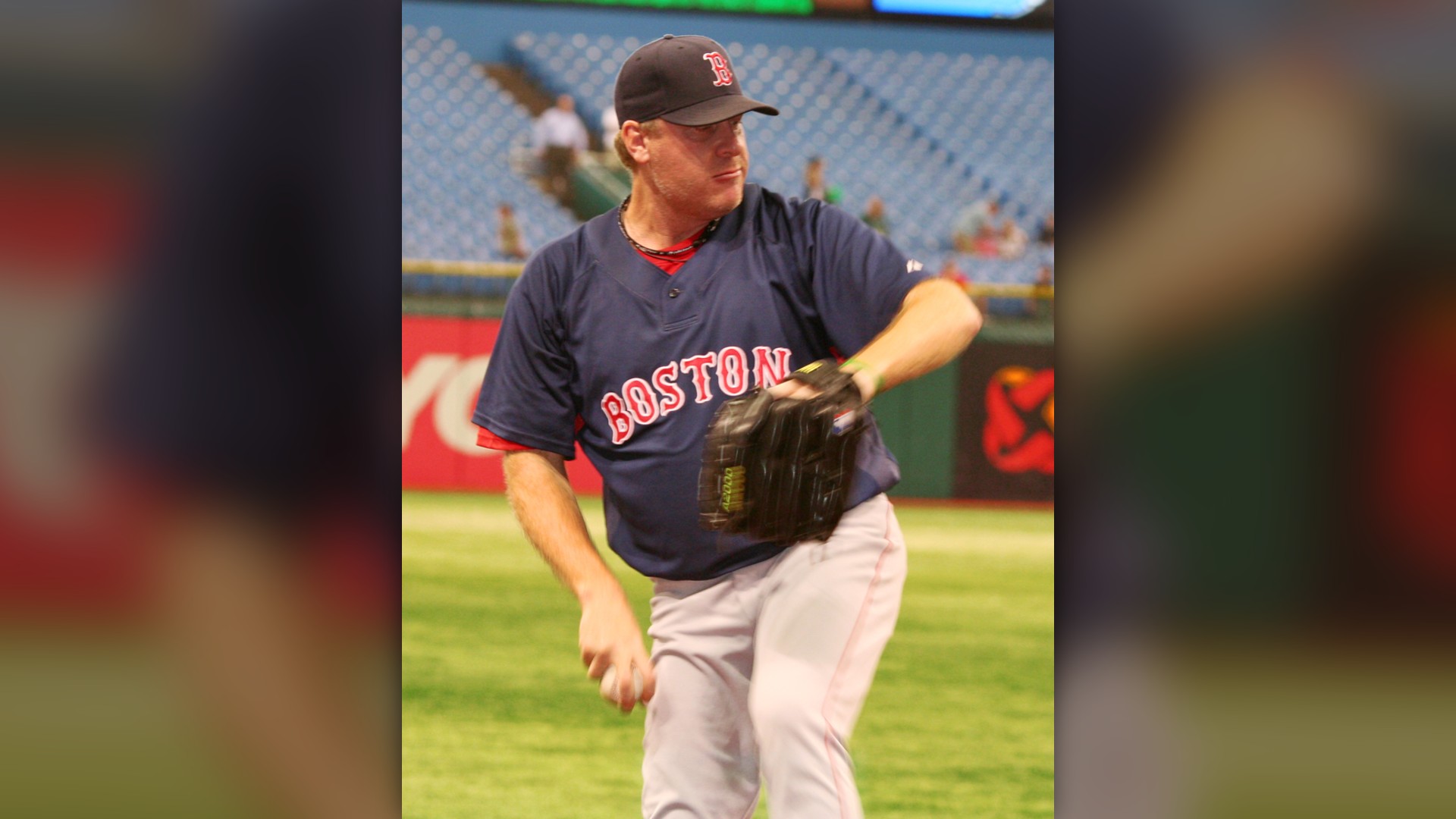 Curt Schilling pitching on mound