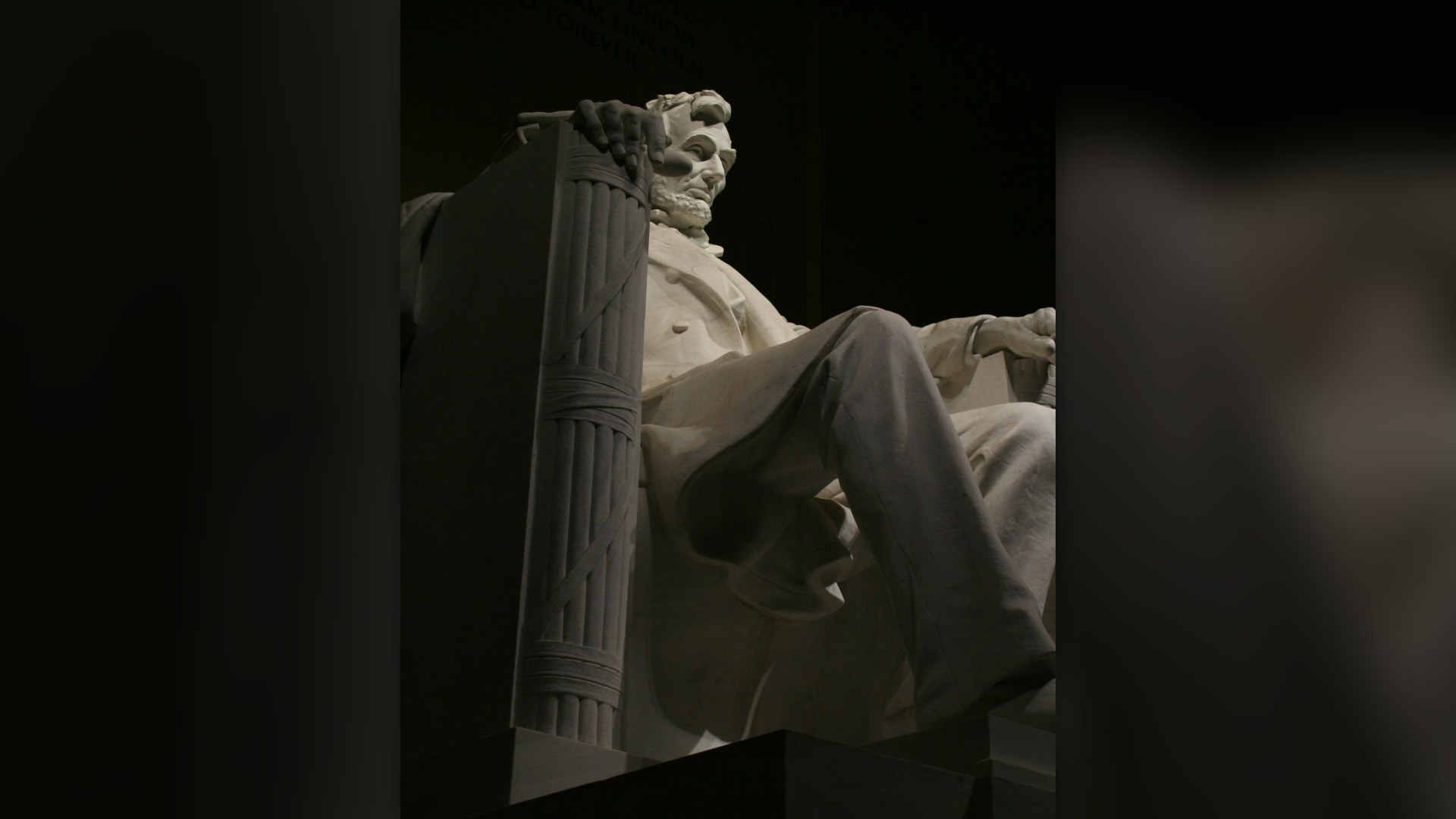 Abraham Lincoln seated statue inside the Lincoln Memorial