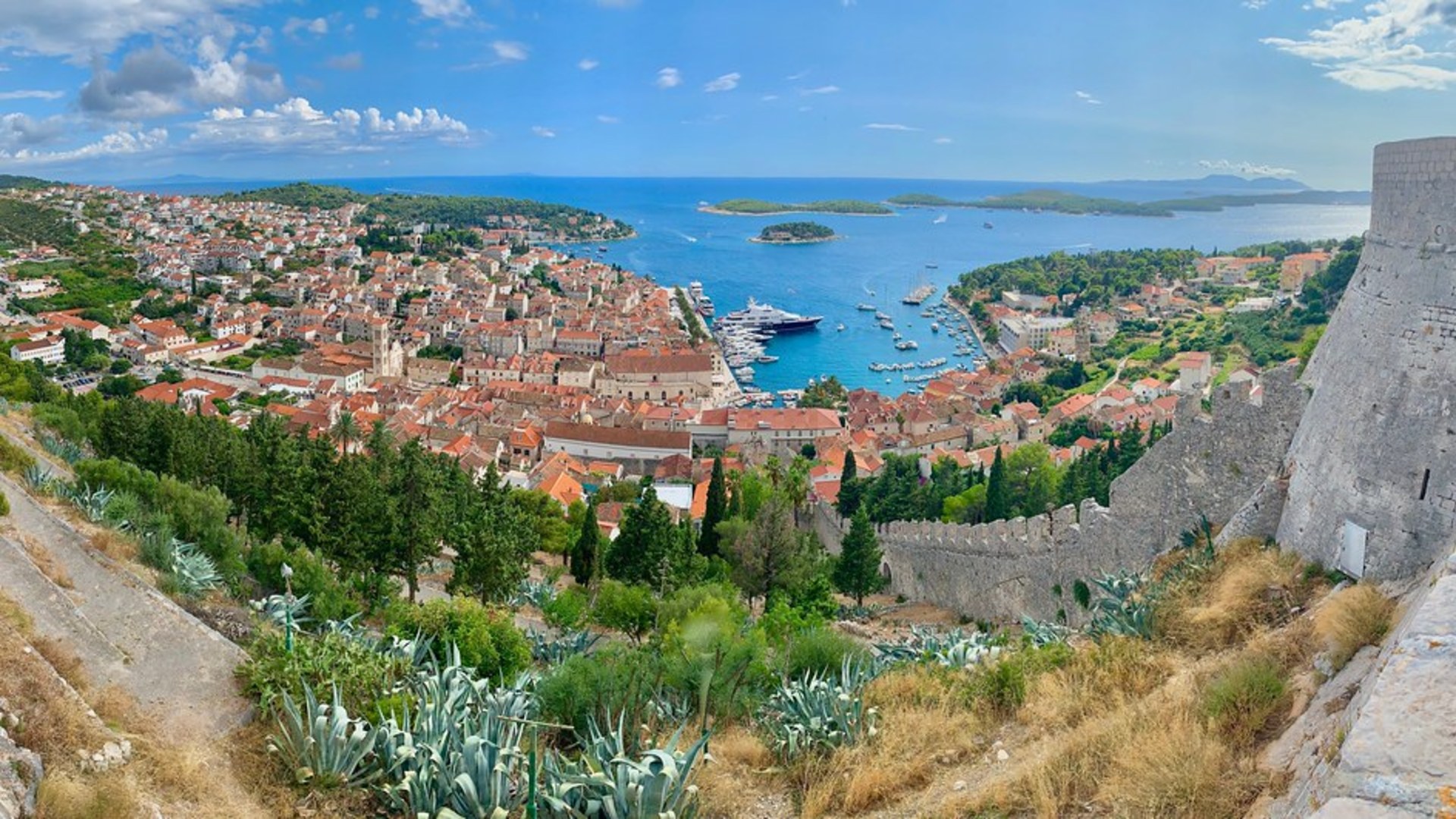 28. Hvar