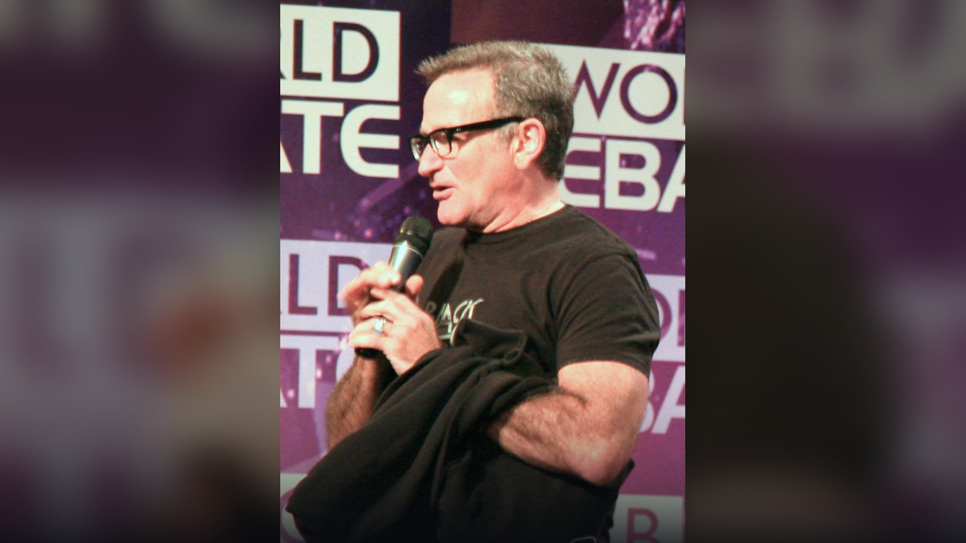 Robin Williams smiling at 2008 event
