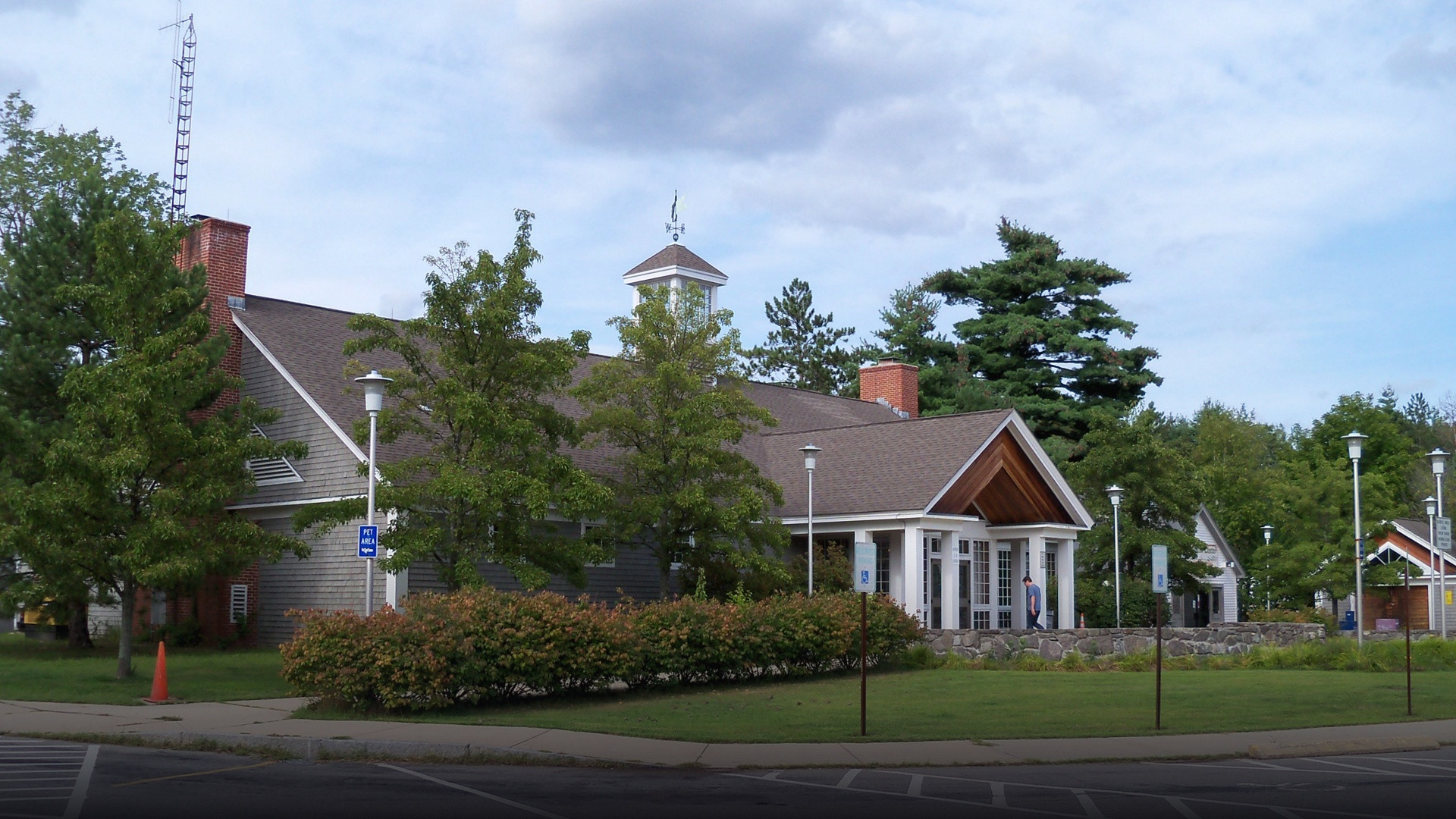 Rest stop plaza and state retail service facility along Interstate 93 near the Massachusetts border.