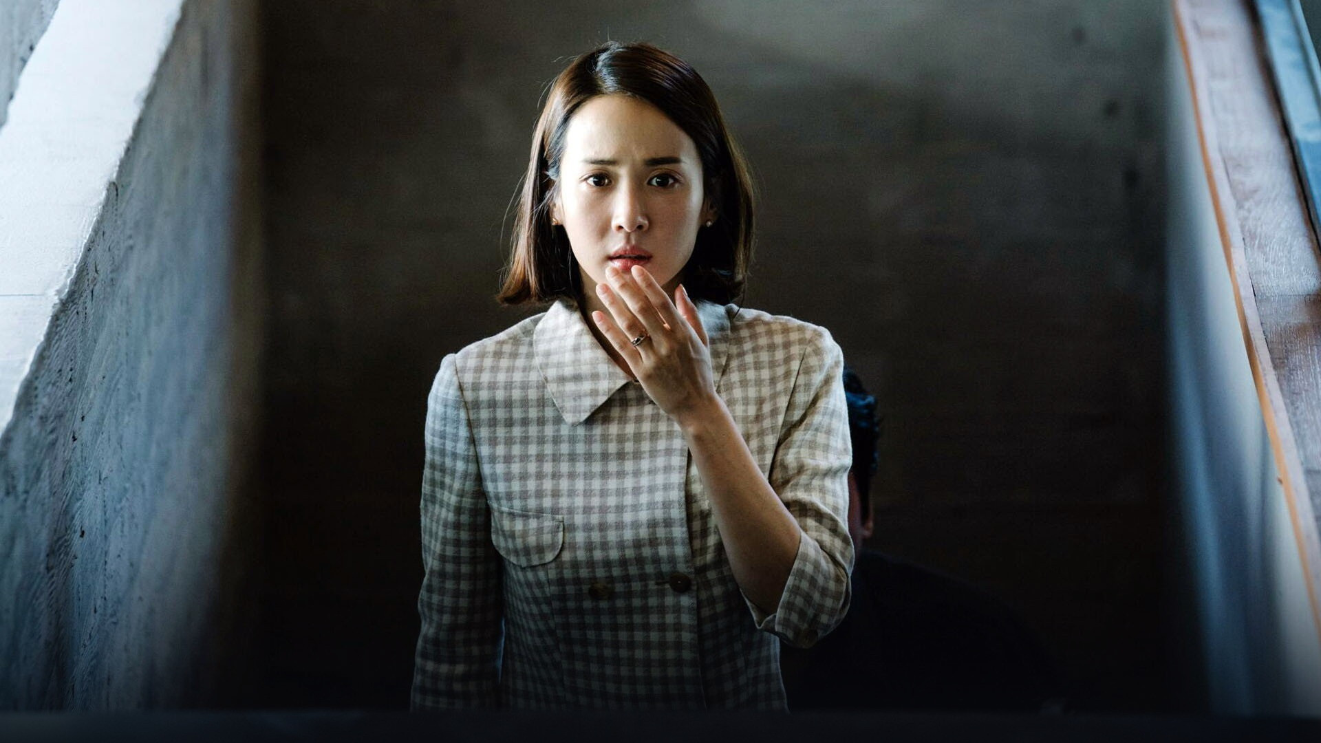 Film scene backdrop from 17. Parasite (99%)