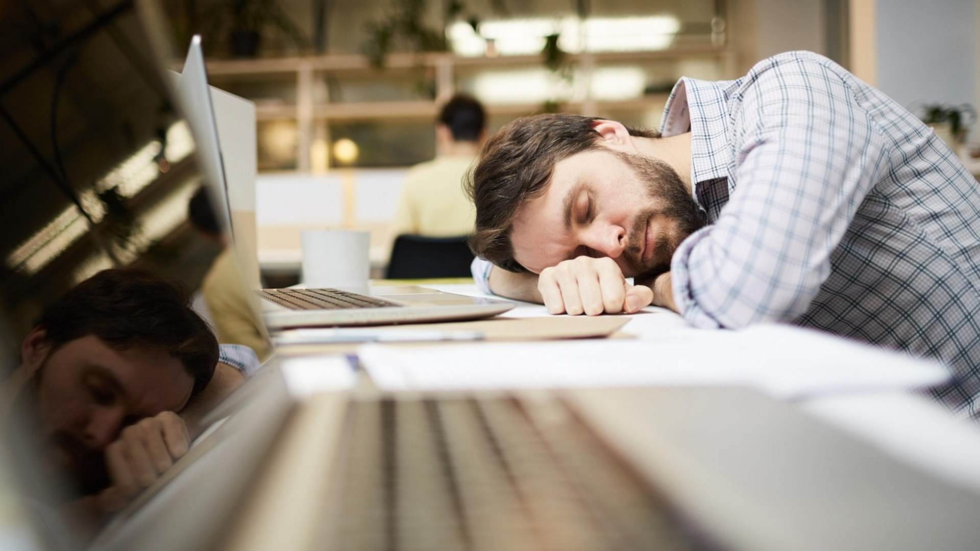 Why We All Crash in the Afternoon and How to Beat It