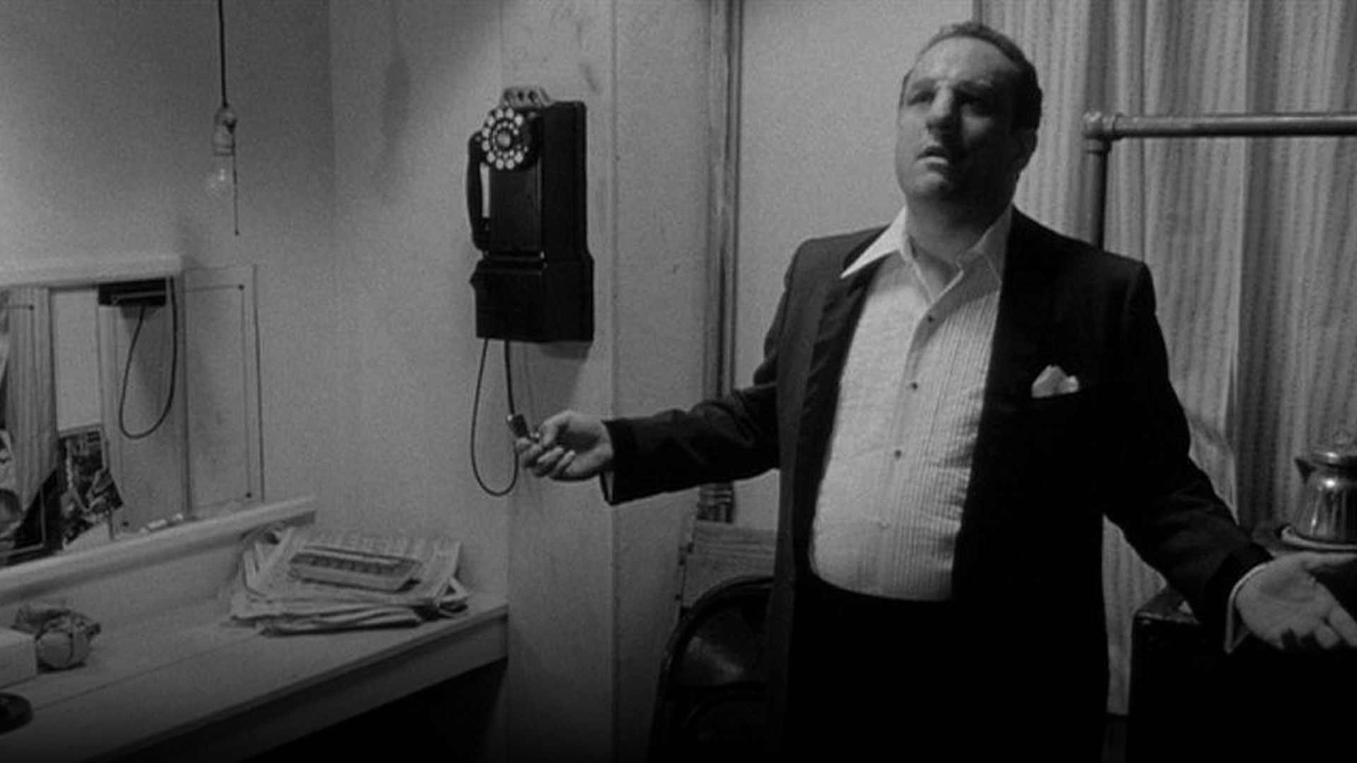 Robert De Niro standing with round 60-pound weight gain gut and double chin in Raging Bull.
