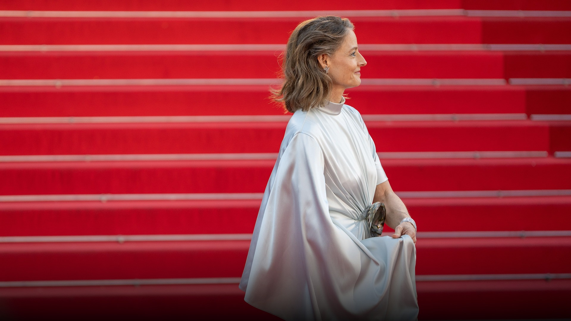 High-resolution portrait photograph of Jodie Foster celebrating academic achievement.