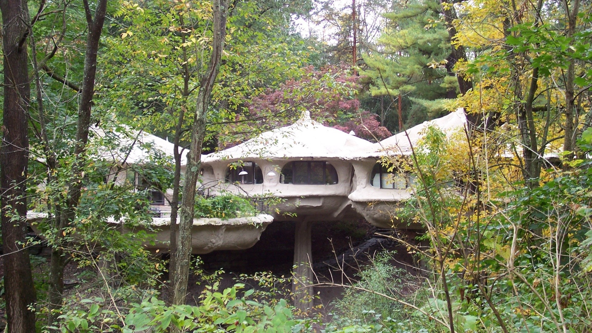 7. Mushroom Pod House (1970)