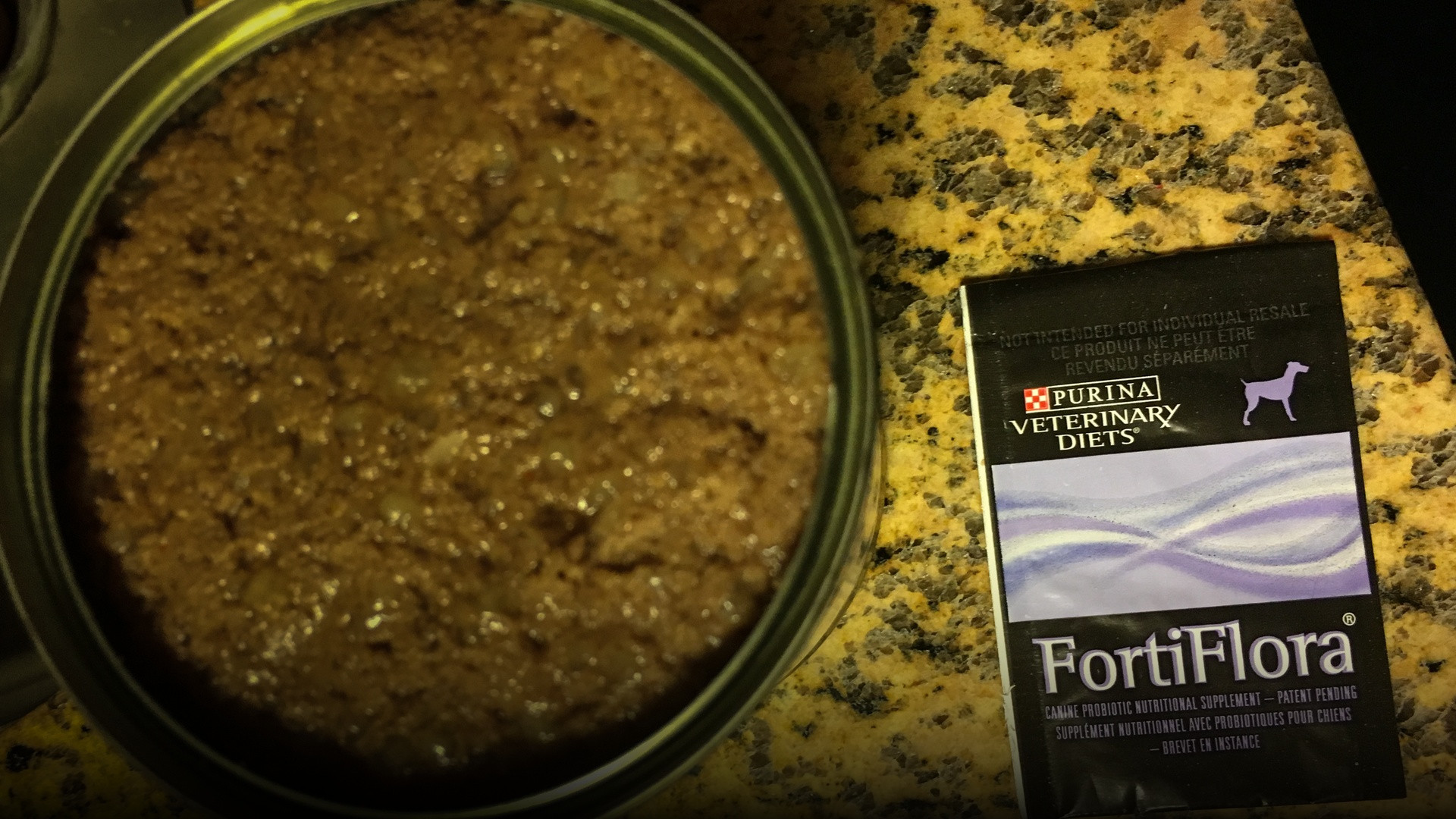 Purina Pro Plan Veterinary Diets FortiFlora probiotic supplement box and pet food.