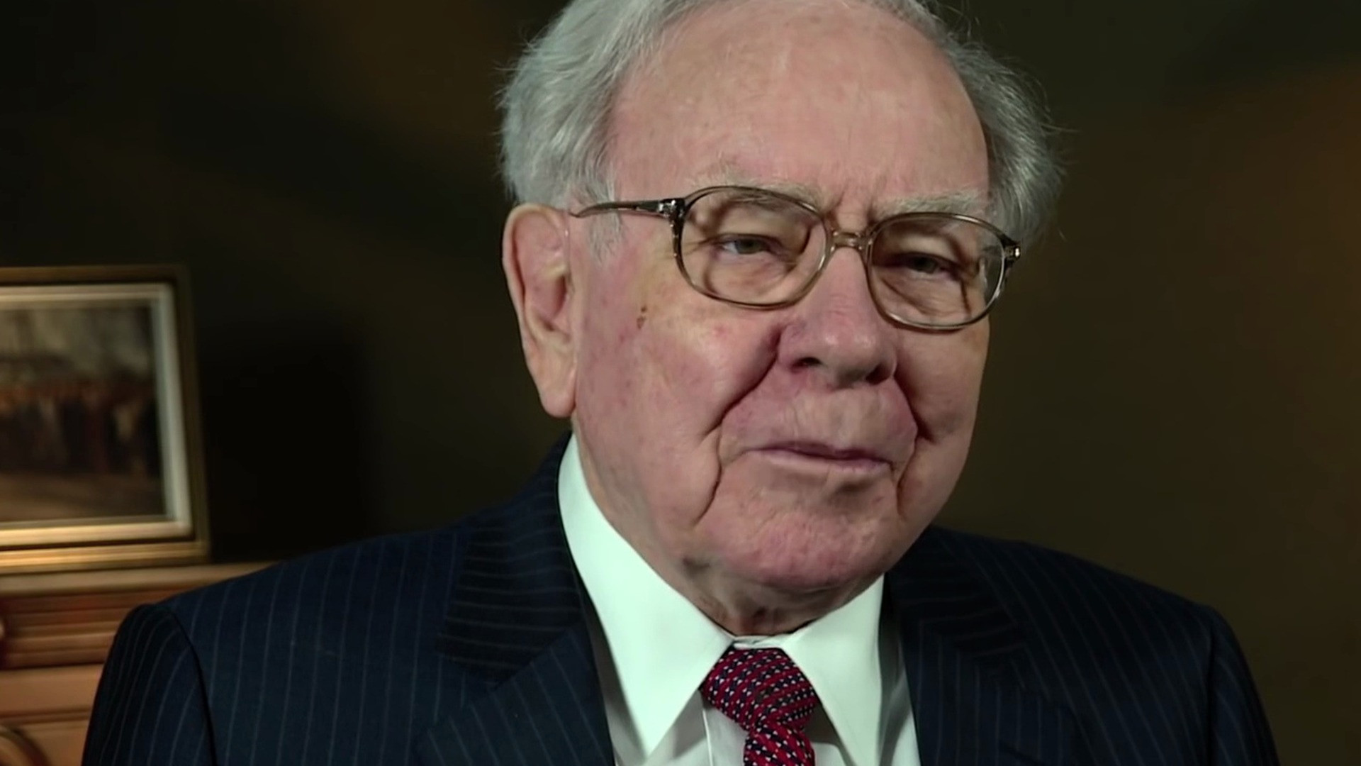 Warren Buffett smiling at an executive business summit in Washington.