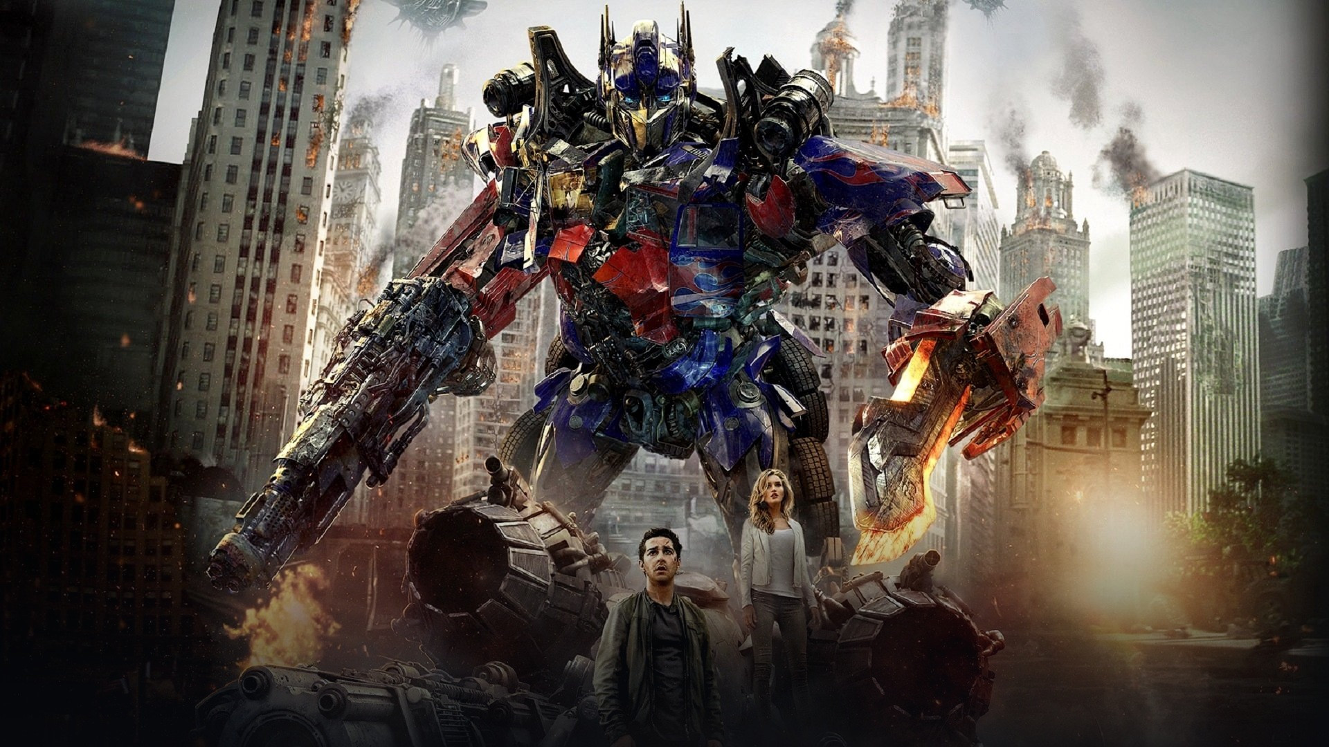 Optimus Prime with his energy blade in Transformers: Dark of the Moon.