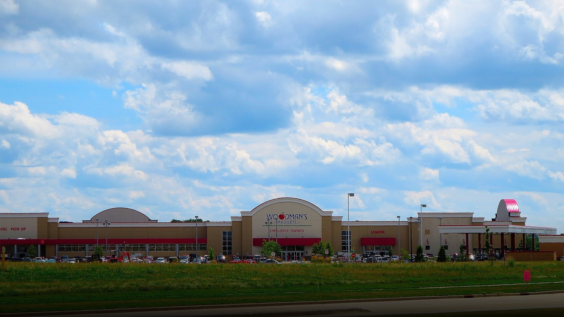 Photograph of Woodman's Markets supermarket storefront celebrating family grocery excellence.