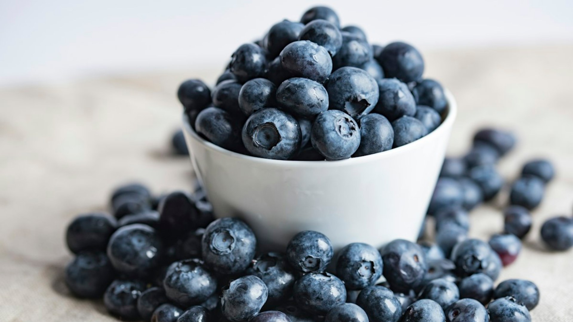 Fresh blueberries in a glass bowl