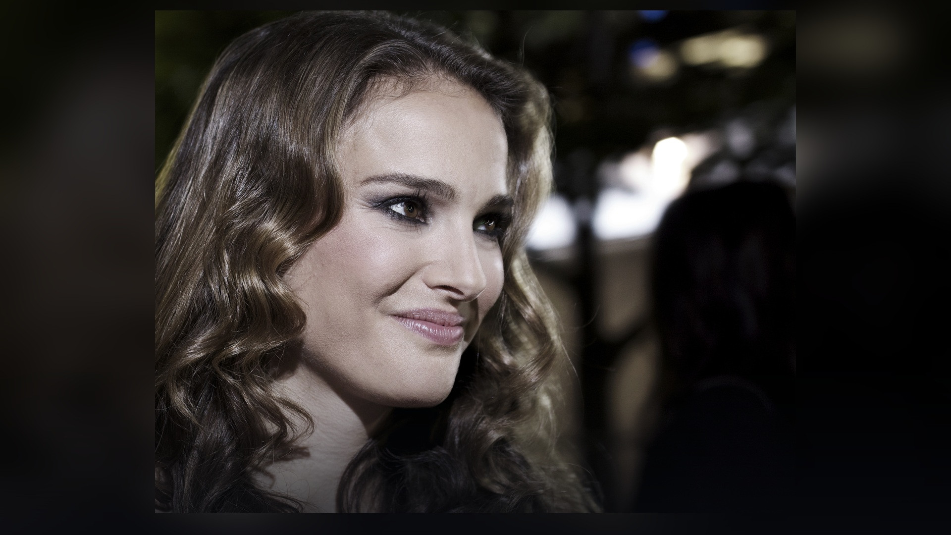 Natalie Portman posing at a September 2010 film festival screening