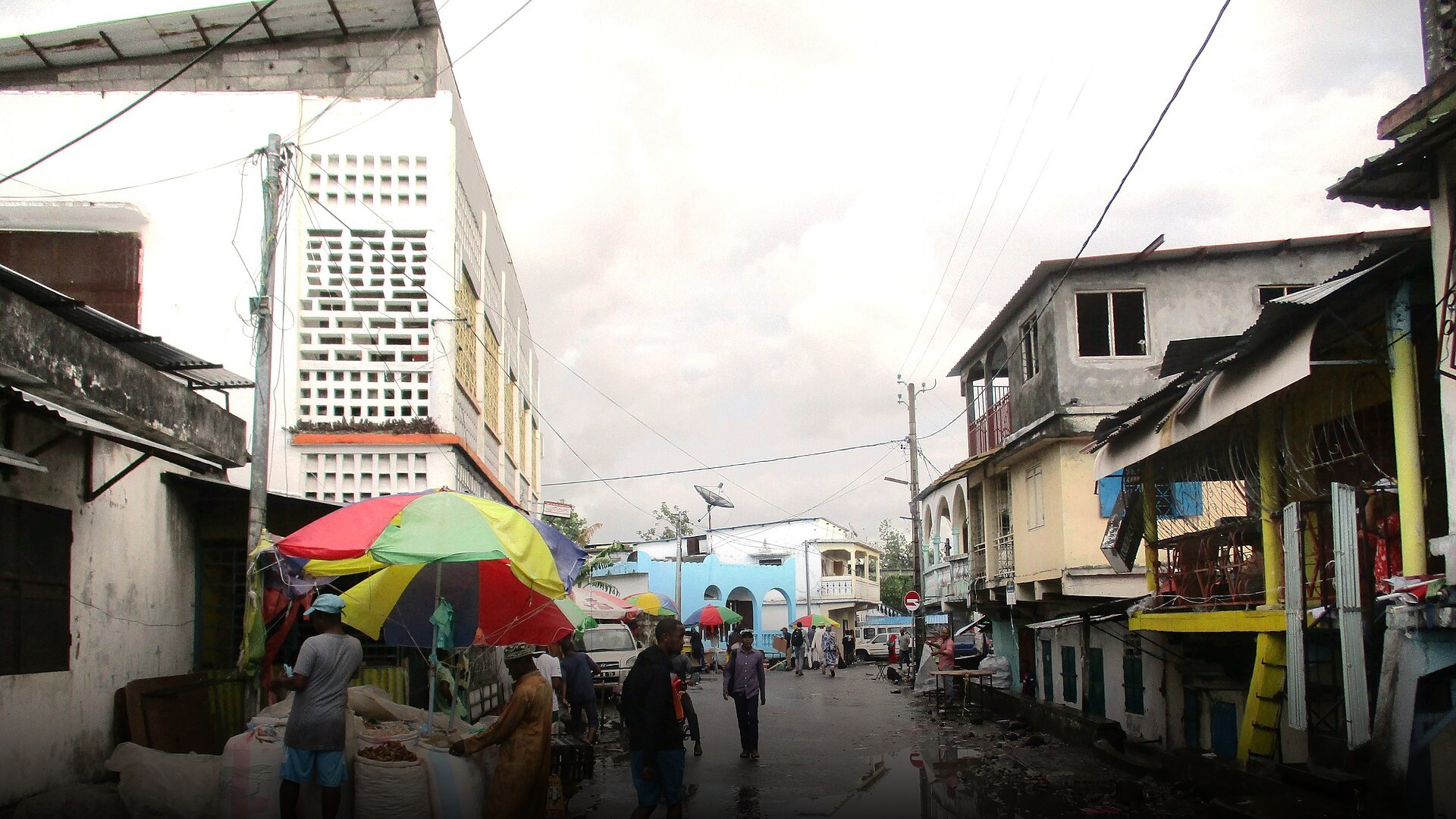 Historic coastal harbor and Badjanani Mosque waterfront in Moroni, Comoros beneath a cloudy sky.
