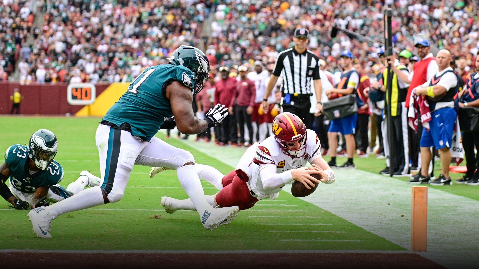 Philadelphia Eagles offense lined up at the line of scrimmage.