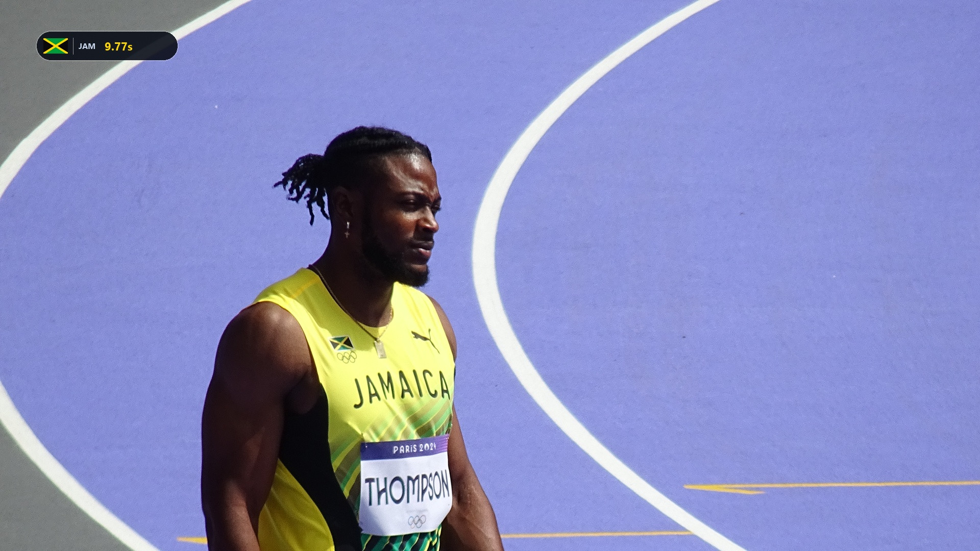 Kishane Thompson powering down the blue Olympic track in Paris.