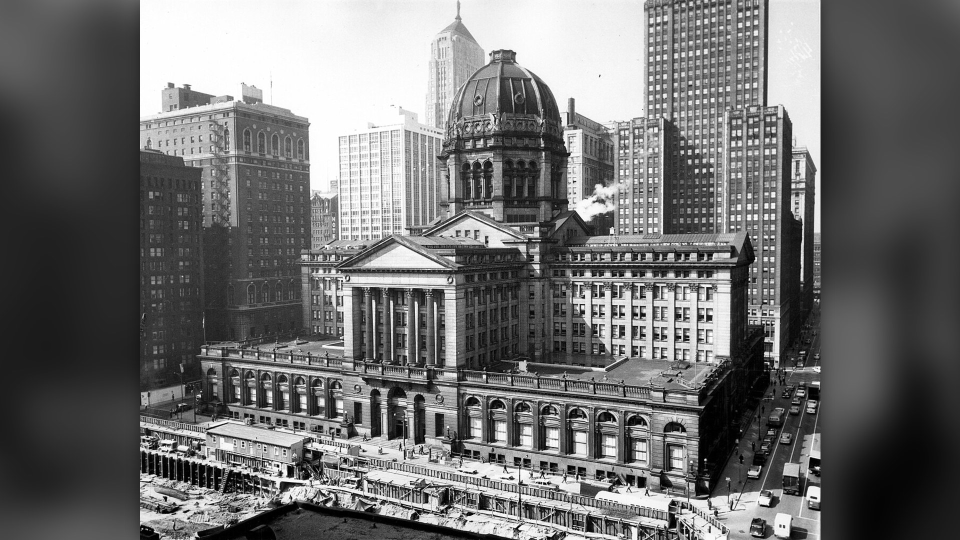 5. Chicago Federal Building