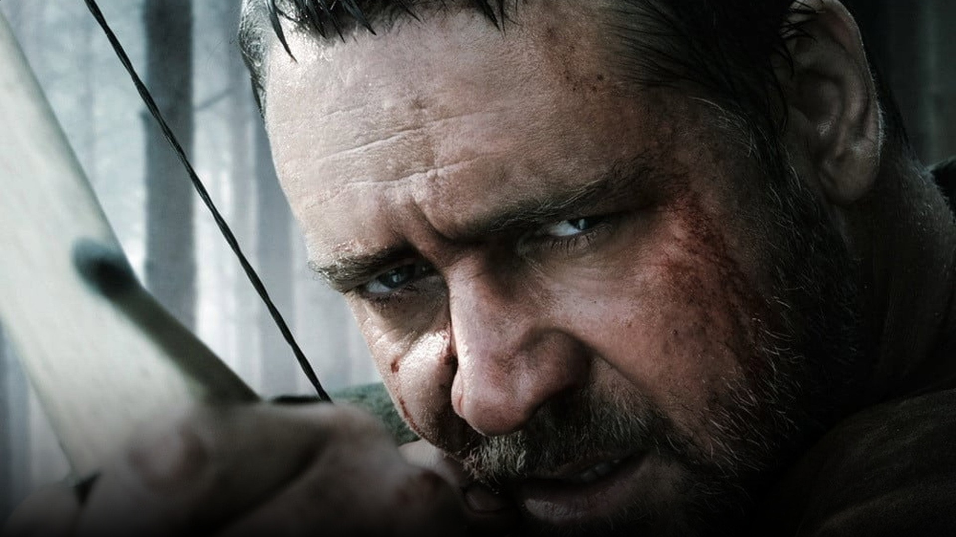 Russell Crowe drawing a flaming bow and arrow in Robin Hood.