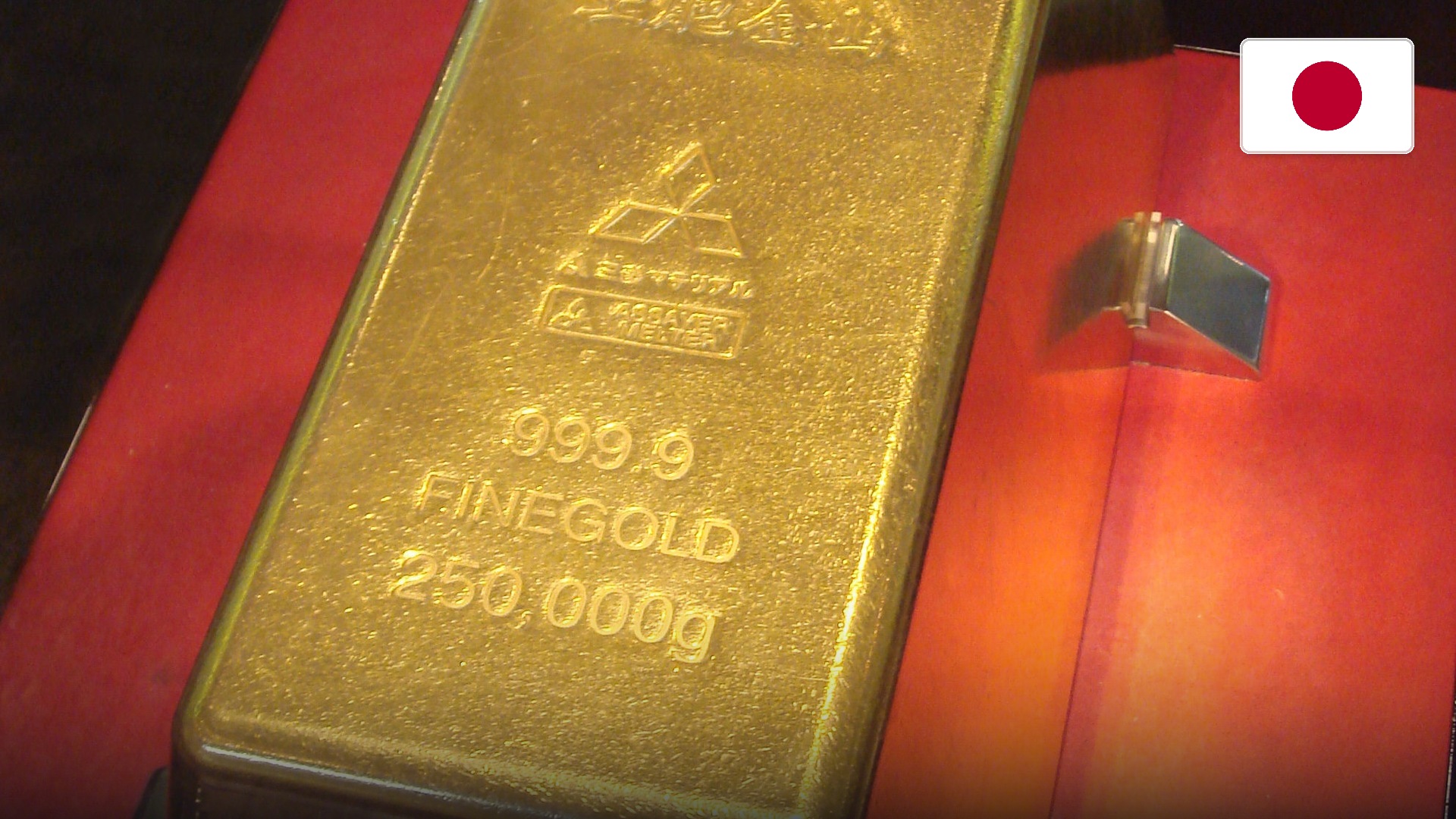 World-record 250-kilogram gold bullion bar produced by Tanaka Kikinzoku in Japan. Official national flag badge in top right.