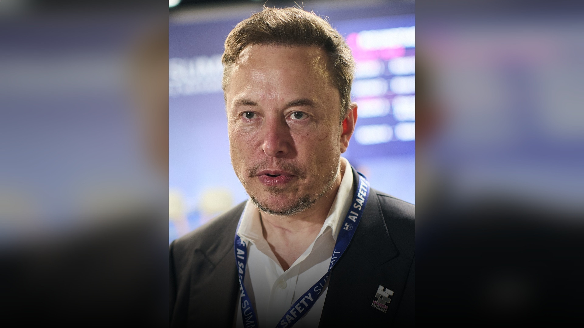 Elon Musk in full vertical height at the Paris VivaTech summit.