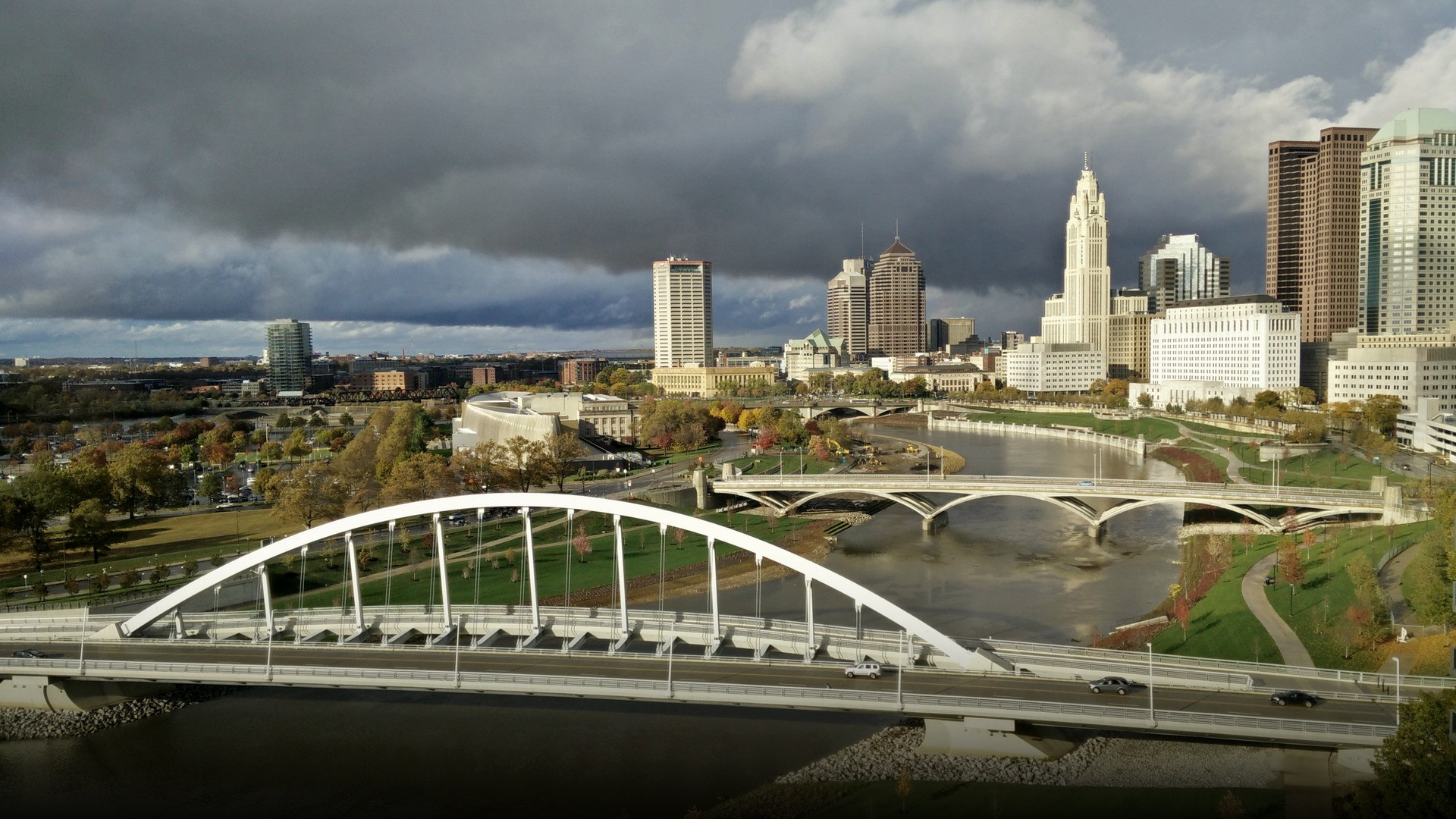 Downtown Columbus Ohio skyline along the lush green parkway of the Scioto Mile.