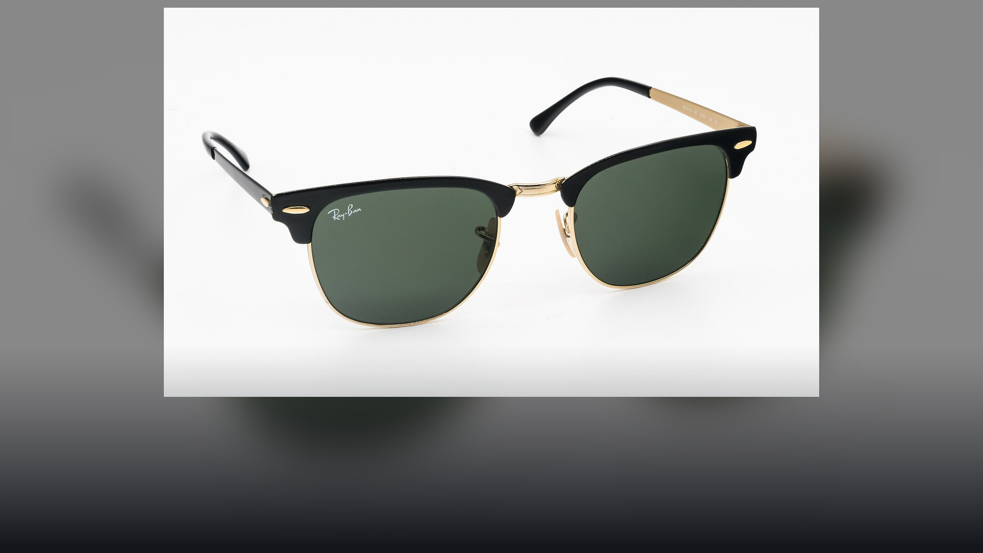 Classic Ray-Ban Aviator sunglasses with gold wire frames, green G-15 glass lenses, and white signature logo.