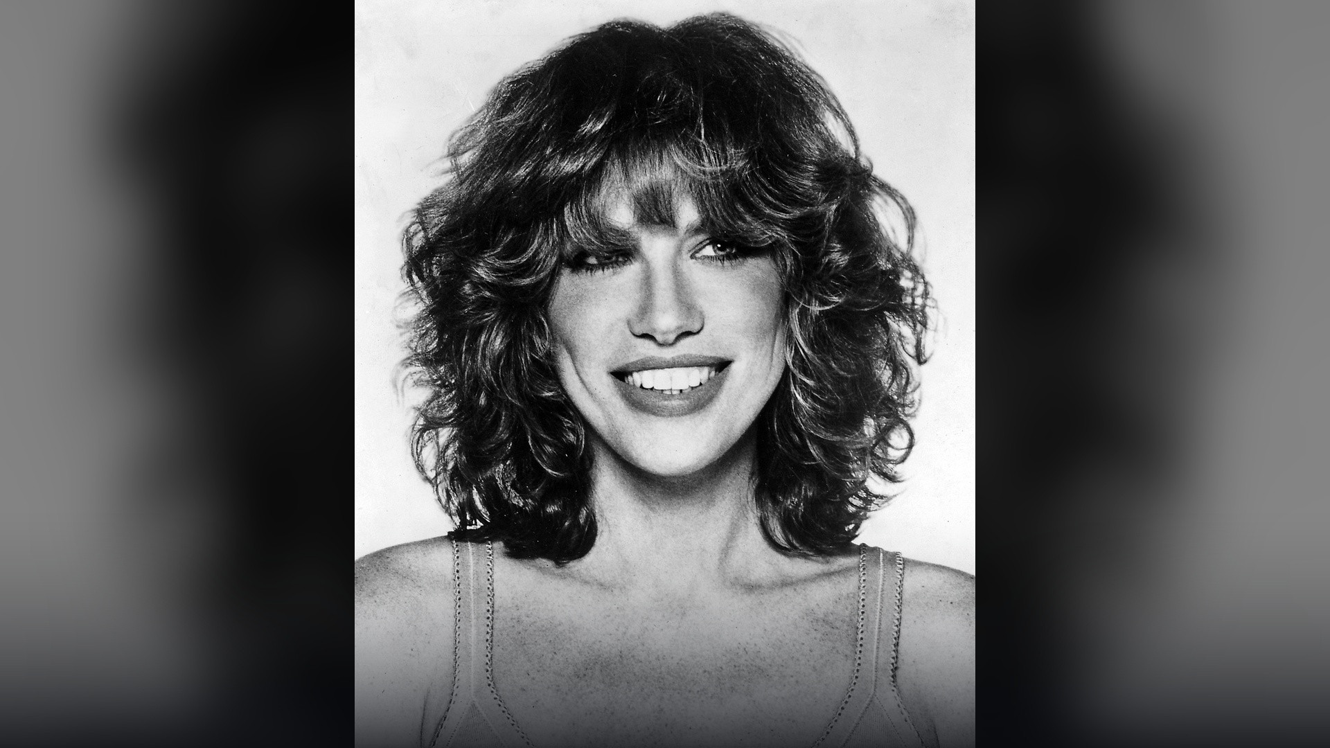 Carly Simon studio portrait