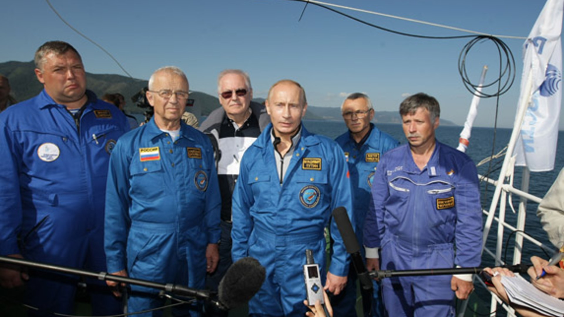 10. Dove 1,400 Meters Into Lake Baikal