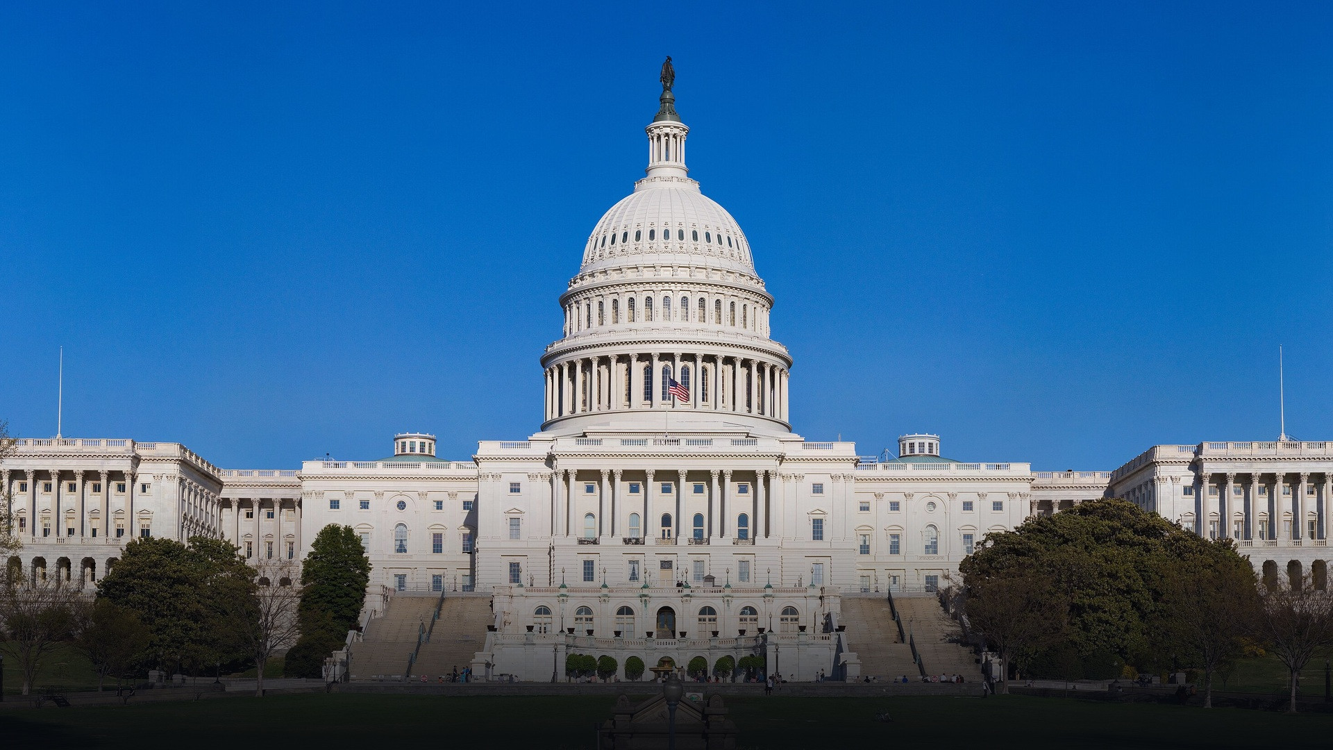 Wide view of the United States Capitol building in Washington, D.C.