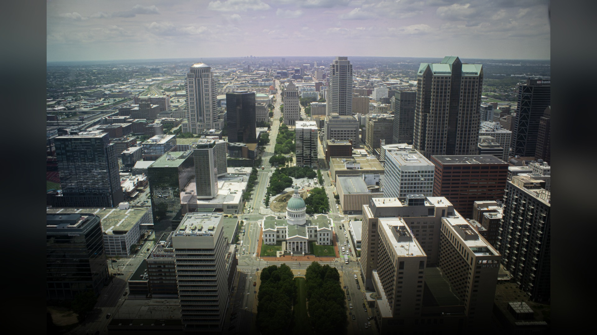 The iconic Gateway Arch soaring over the downtown St. Louis Missouri skyline at sunset.