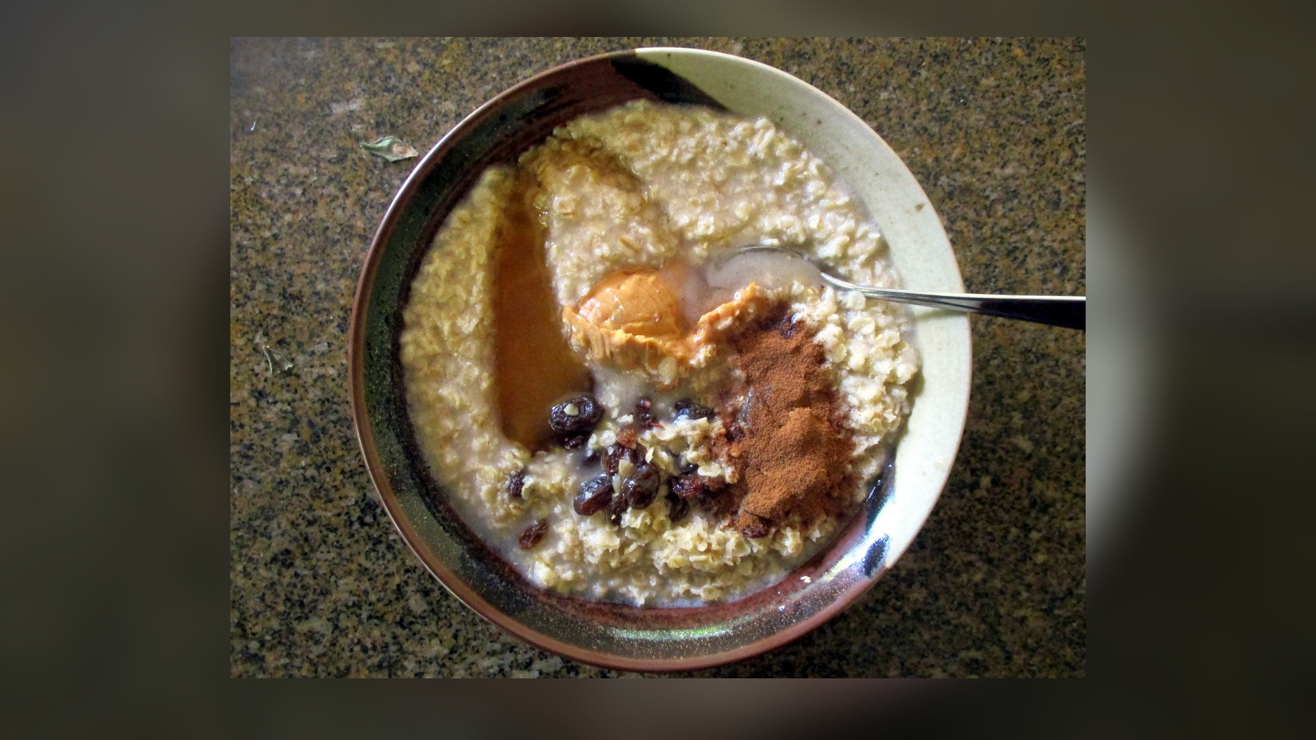 Hearty bowl of rolled oats topped with berries and cinnamon.