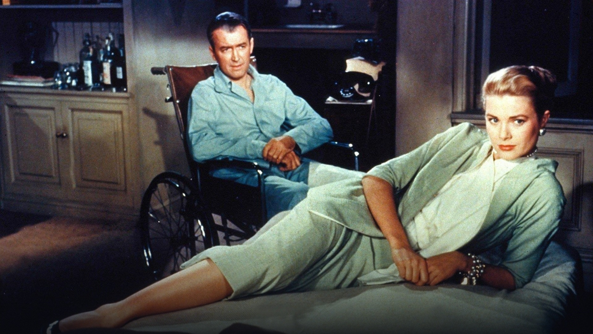 Film scene backdrop from 16. Rear Window (99%)