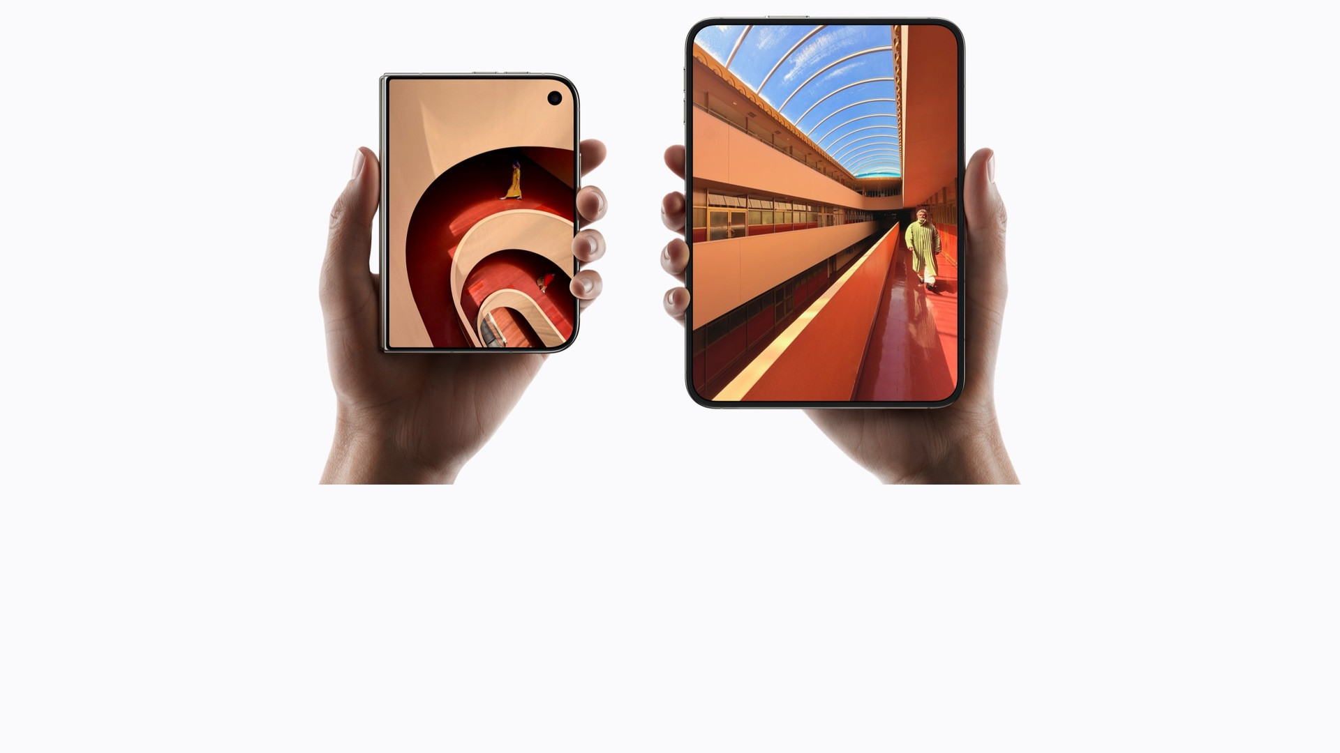 Comparison of the outer glass display and inner flexible nano-texture folding canvas on iPhone Duo.